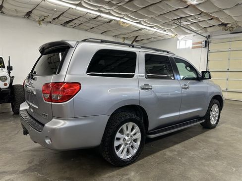 Used 2010 Toyota Sequoia Platinum AWD/4WD image 3