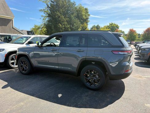 New 2027 Jeep Grand Cherokee 4WD image 3