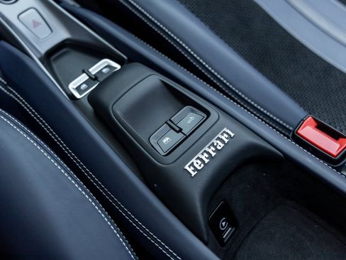 Used 2022 Ferrari F8 Tributo image 41