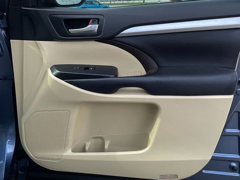 Used 2016 Toyota Highlander XLE FWD image 36
