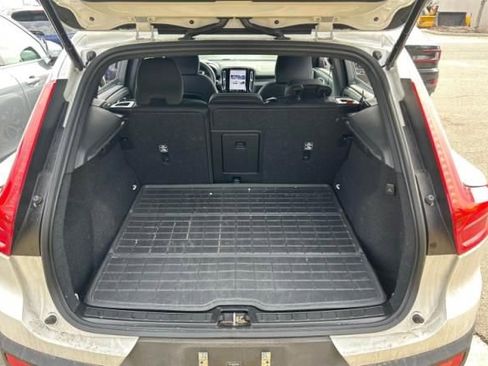 Used 2023 Volvo XC40 B5 Plus w/ Protection Package Premier AWD/4WD image 7
