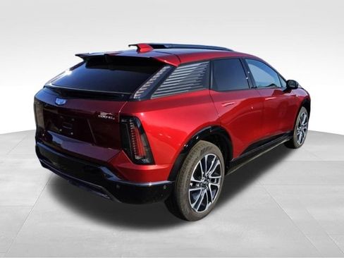 Used 2025 Cadillac Optiq Sport 2 w/ LPO, Floor Liner Package AWD/4WD image 4