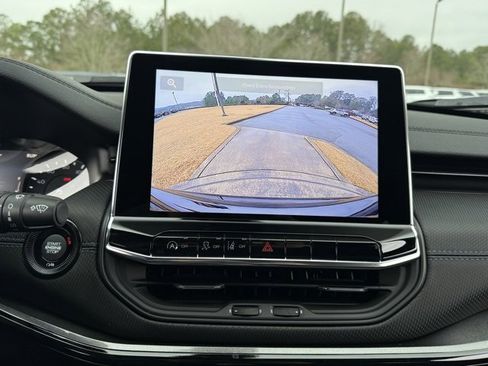 New 2026 Jeep Compass Latitude image 22