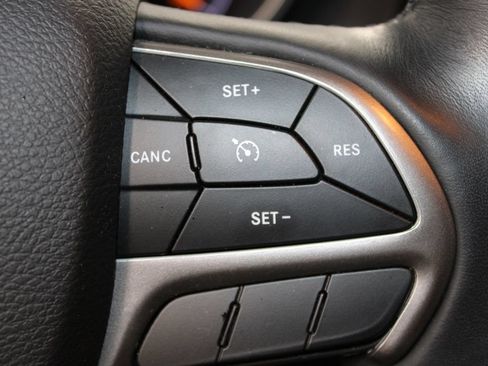 Used 2022 Jeep Grand Cherokee Laredo X AWD/4WD image 23
