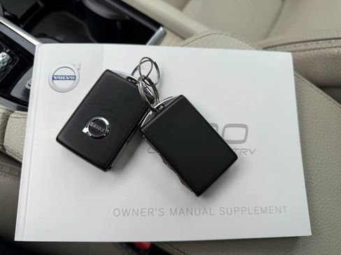 Used 2018 Volvo V90 T5 Cross Country w/ Protection Package Premier image 21