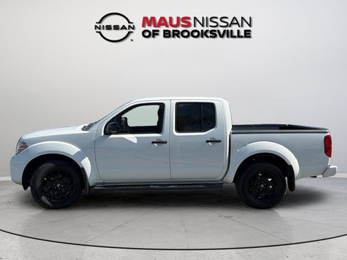 Used 2021 Nissan Frontier SV w/ Midnight Edition Floor Mats AWD/4WD image 6