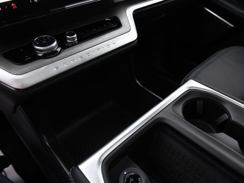 New 2025 Ford Expedition Platinum w/ Driver's Package image 34