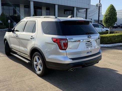 Used 2018 Ford Explorer XLT FWD image 7