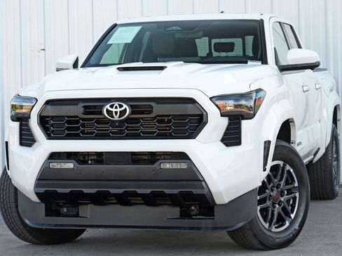 Used 2024 Toyota Tacoma TRD Sport w/ TRD Sport Premium Package image 3