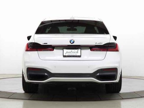 Used 2022 BMW 740i xDrive w/ M Sport Package image 7