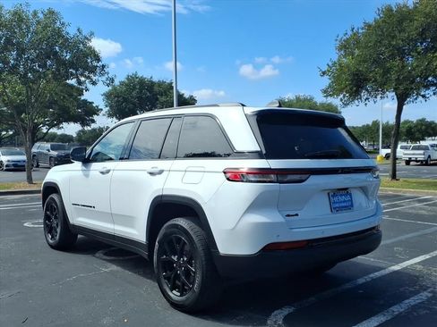 Used 2024 Jeep Grand Cherokee Altitude AWD/4WD image 7