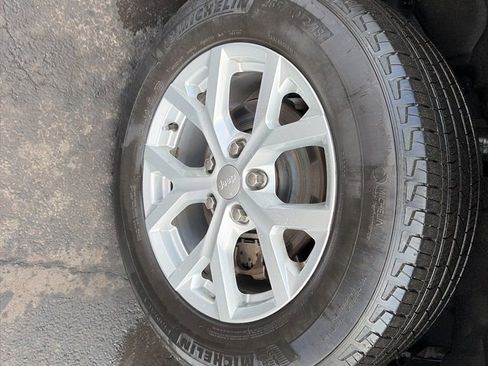 Used 2023 Jeep Grand Cherokee Limited image 39