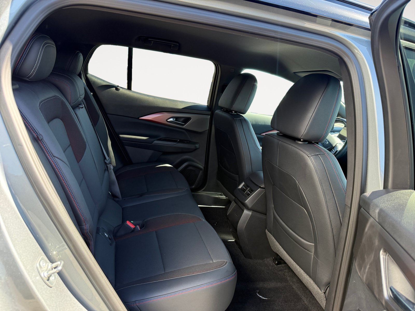 Used 2024 Chevrolet Equinox EV RS FWD image 18