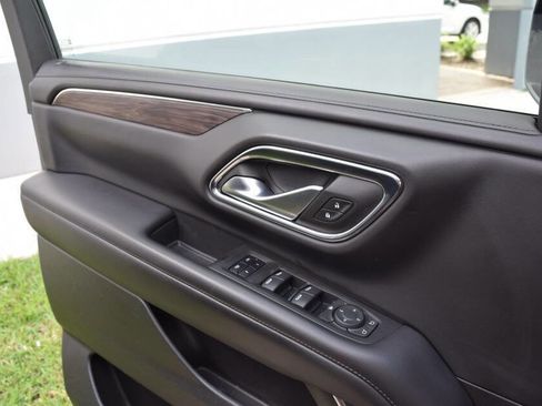 Used 2022 Chevrolet Suburban LT RWD image 72
