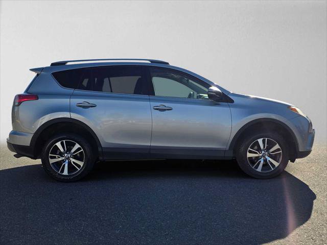 Used 2018 Toyota RAV4 XLE FWD image 2