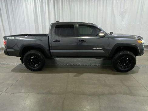 Used 2020 Toyota Tacoma TRD Off-Road image 3