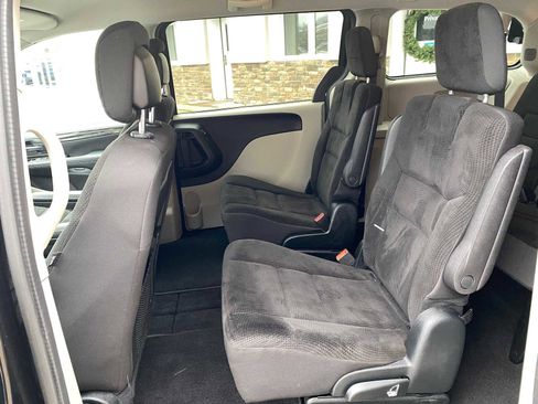 Used 2018 Dodge Grand Caravan SE image 11