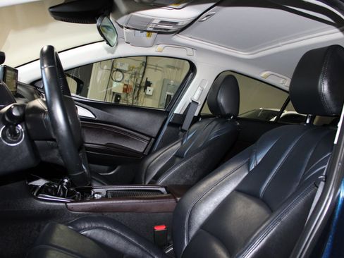 Used 2018 MAZDA MAZDA3 Touring image 13