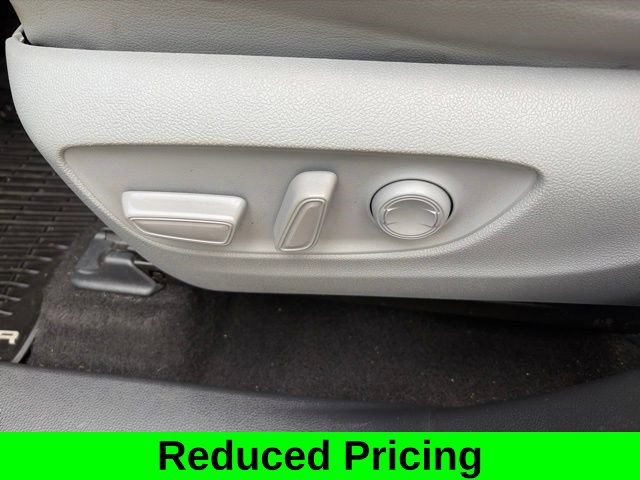 Used 2020 Toyota Highlander XLE AWD/4WD image 11