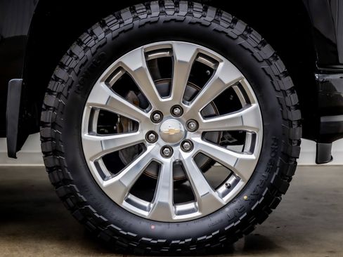 Used 2021 Chevrolet Silverado 1500 High Country w/ Technology Package image 40