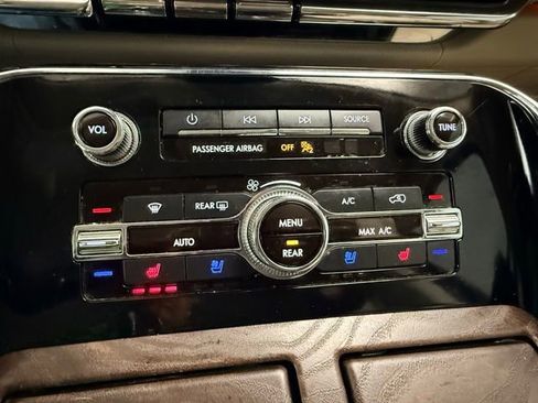 Used 2019 Lincoln Navigator L Reserve image 25