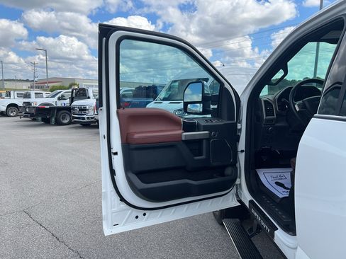 Used 2022 Ford F250 Platinum AWD/4WD image 16