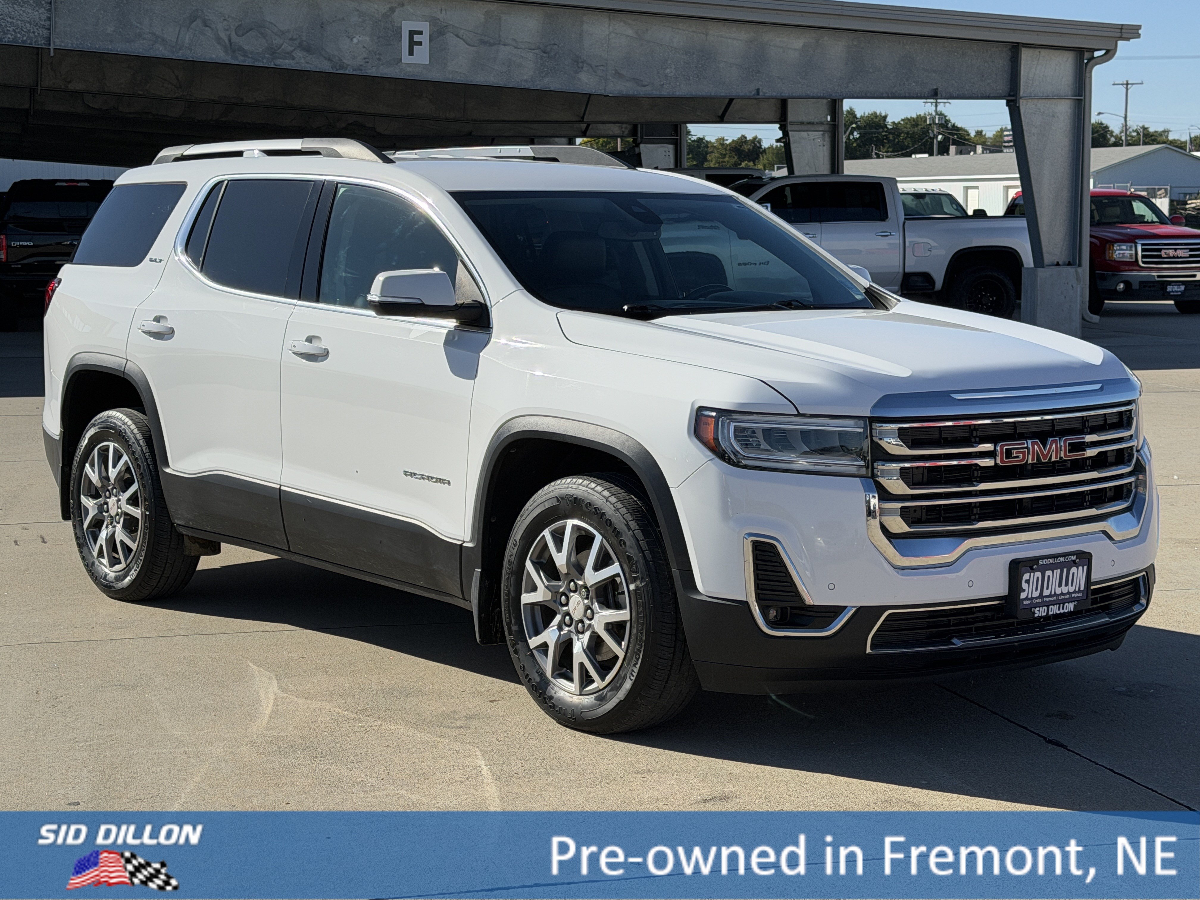 Used 2020 GMC Acadia SLT AWD/4WD image 2
