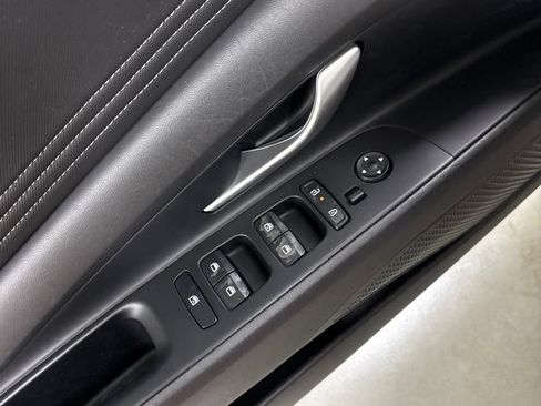 Used 2025 Hyundai Elantra SEL FWD image 17