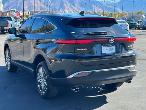 Used 2024 Toyota Venza Limited image 3