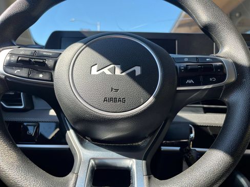 Used 2025 Kia Sportage LX FWD image 28