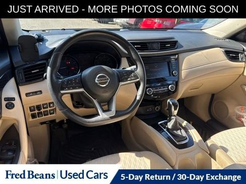 Used 2018 Nissan Rogue SV AWD/4WD image 16