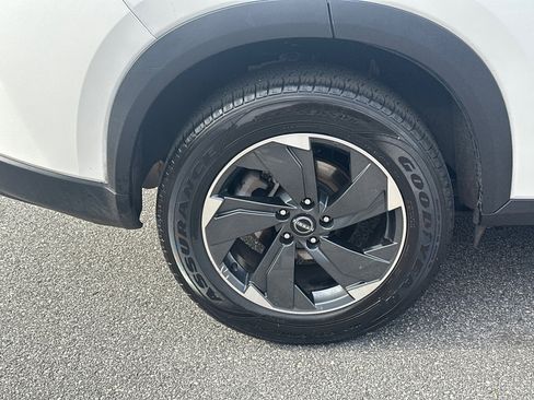 Used 2024 Nissan Rogue SV image 17