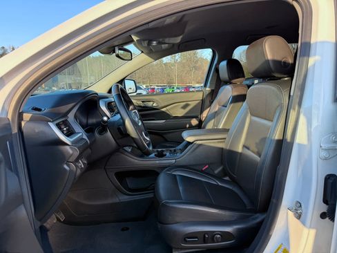 Used 2023 GMC Acadia SLT image 11