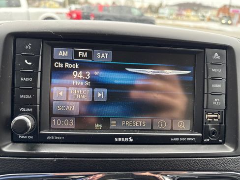 Used 2016 Chrysler Town & Country Touring image 28