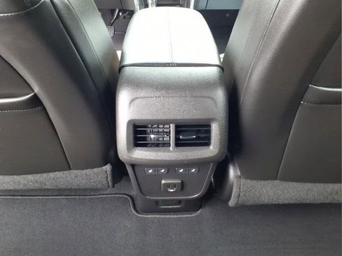 Used 2022 Chevrolet Equinox Premier AWD/4WD image 16
