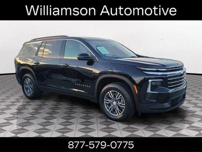 Used 2025 Chevrolet Traverse LT