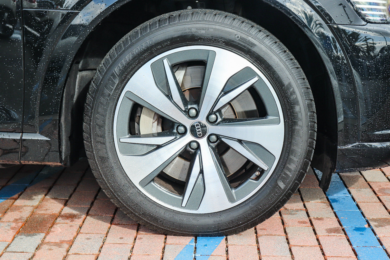 Used 2024 Audi Q8 e-tron Premium Plus AWD/4WD image 11