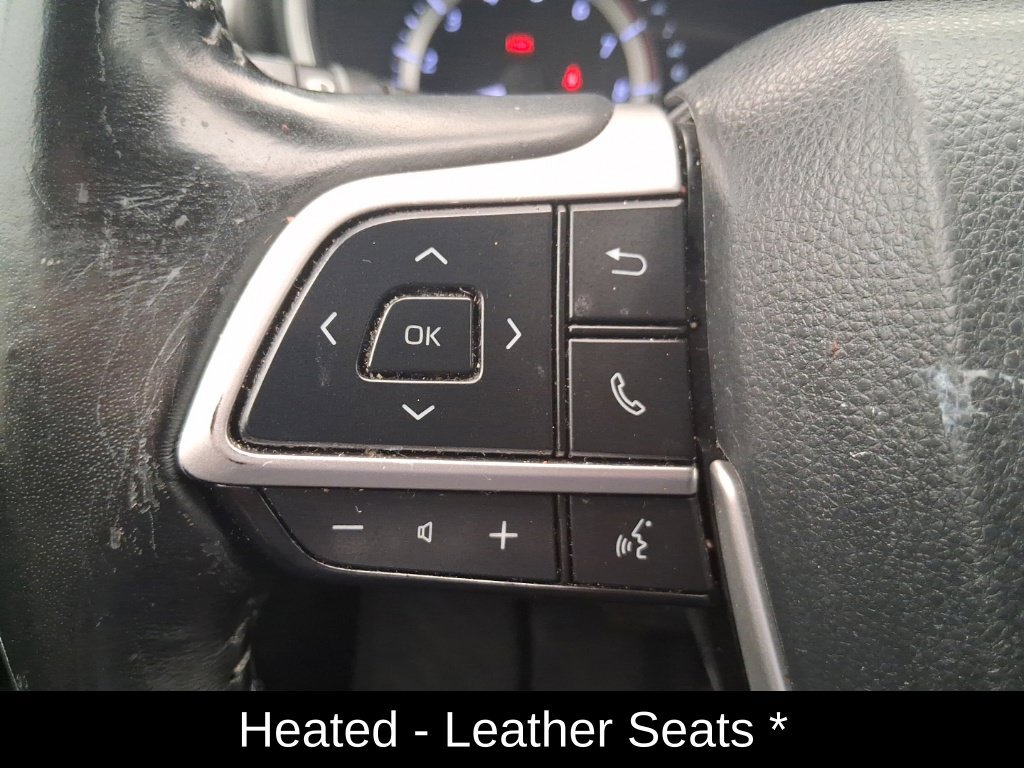 Used 2024 Toyota Highlander XLE AWD/4WD image 17