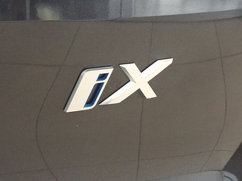 Certified 2025 BMW iX xDrive50 w/ Premium Package image 33