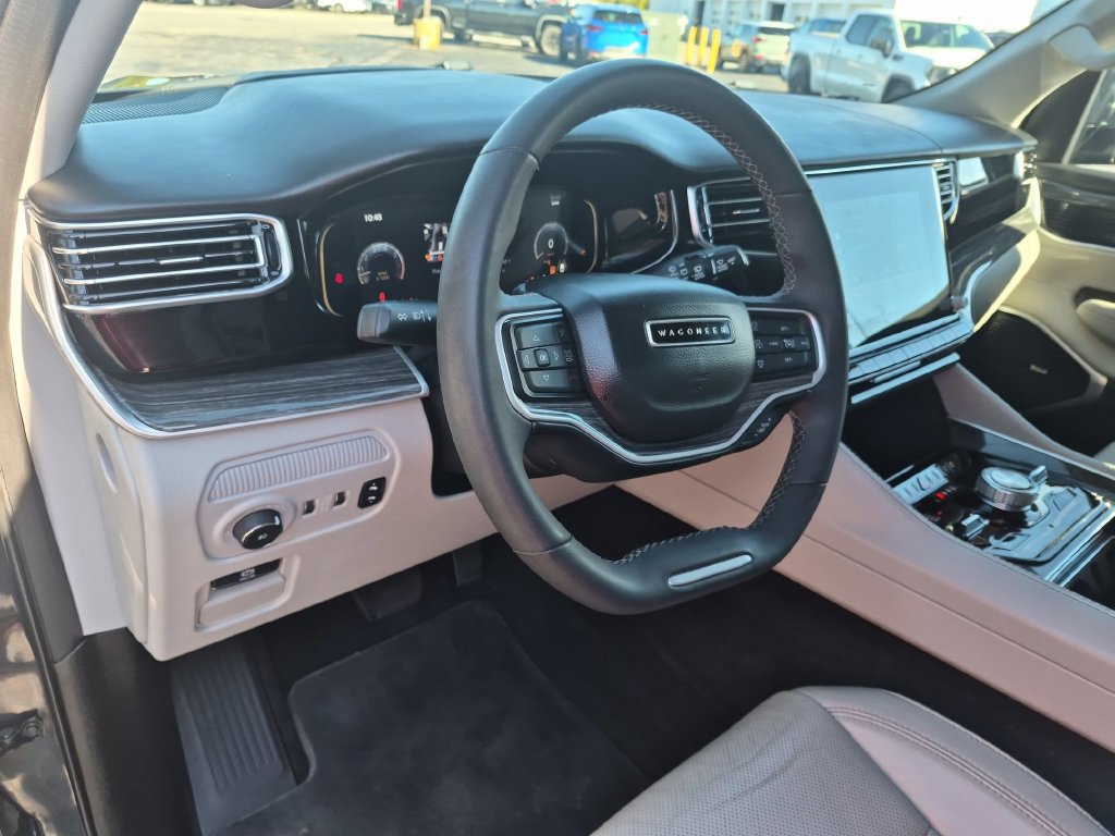 Used 2022 Jeep Wagoneer Series III w/ Premium Group I AWD/4WD image 16