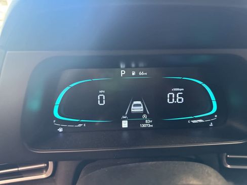 Used 2025 Hyundai Elantra SE image 19