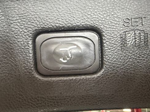 Used 2019 Ford Edge Titanium FWD image 37