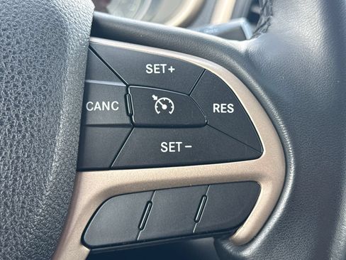 Used 2015 Jeep Cherokee Latitude FWD image 27