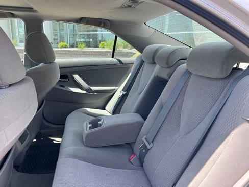 Used 2010 Toyota Camry LE FWD image 13