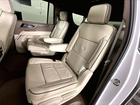 Used 2026 GMC Yukon XL Denali w/ Sun & Power Step Package image 40