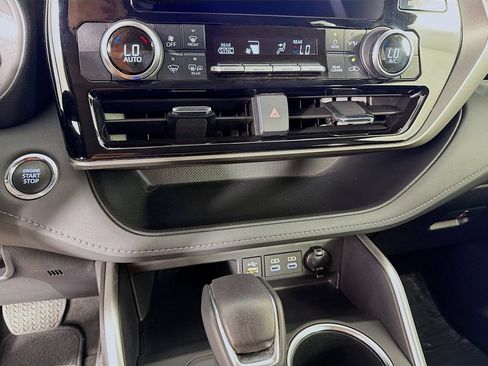 Used 2023 Toyota Highlander LE FWD image 20