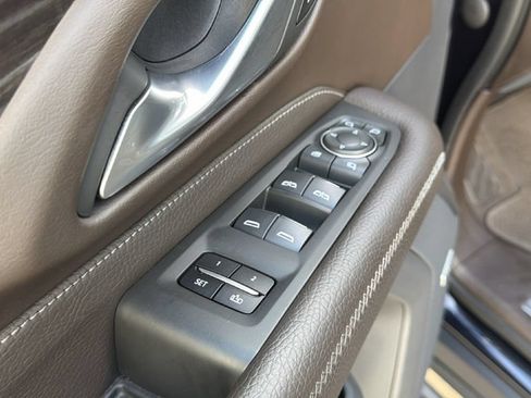 Used 2022 GMC Yukon XL Denali w/ Denali Premium Package RWD image 12