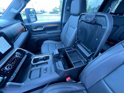 Used 2025 GMC Sierra 3500 Denali w/ Denali Reserve Package AWD/4WD image 29