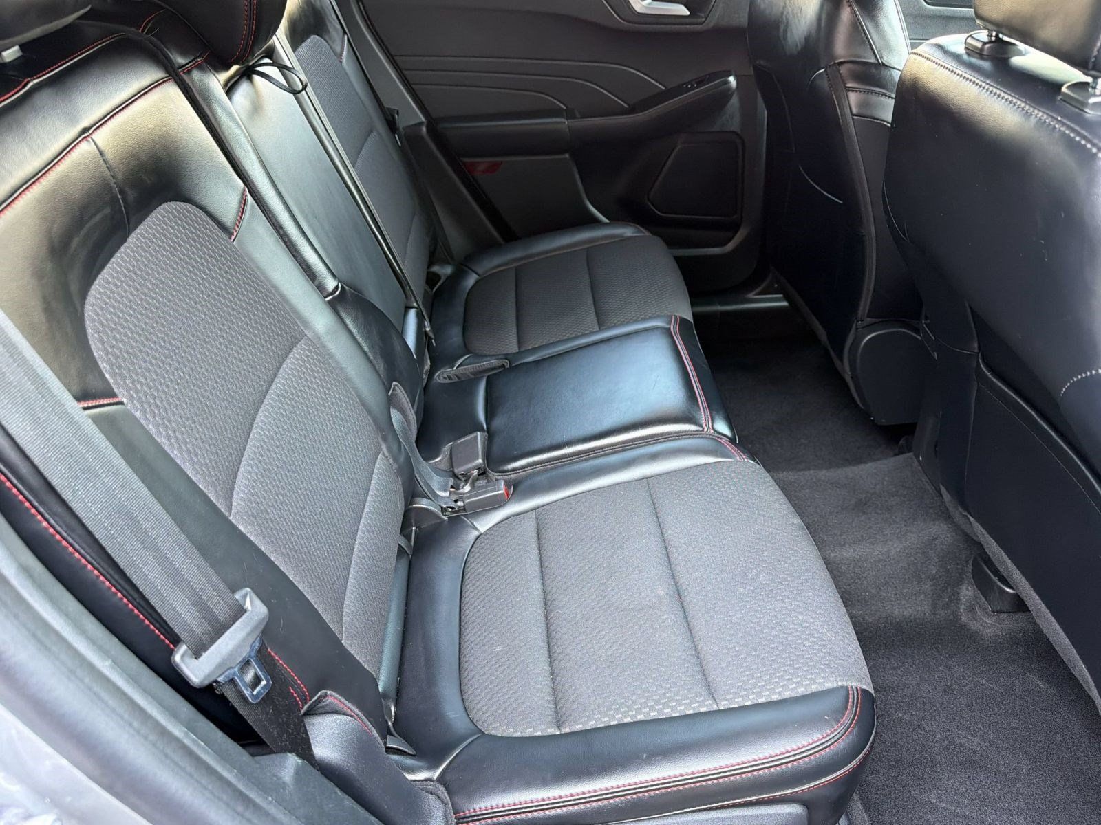 Used 2024 Ford Escape ST-Line w/ Cold Weather Package FWD image 28