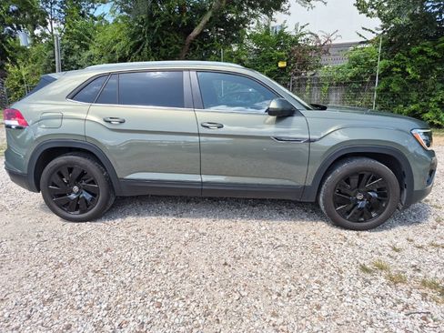 Used 2025 Volkswagen Atlas Cross Sport SE FWD image 5